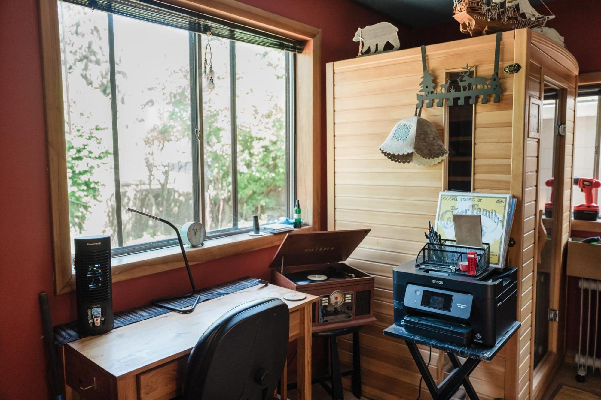 Southeast Portland Comfy & Eclectic Craftsman Home Exterior photo